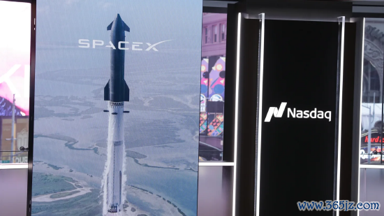 2026 年 6 月 12 日，纽约纳斯达克走动广场竖起 SpaceX 上市宣传标志。